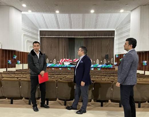 Madaniyat saroyi zali