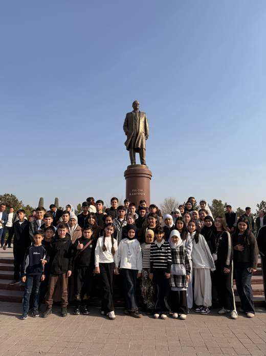 Samarqand sayohati: o'quvchilar jamoasi
